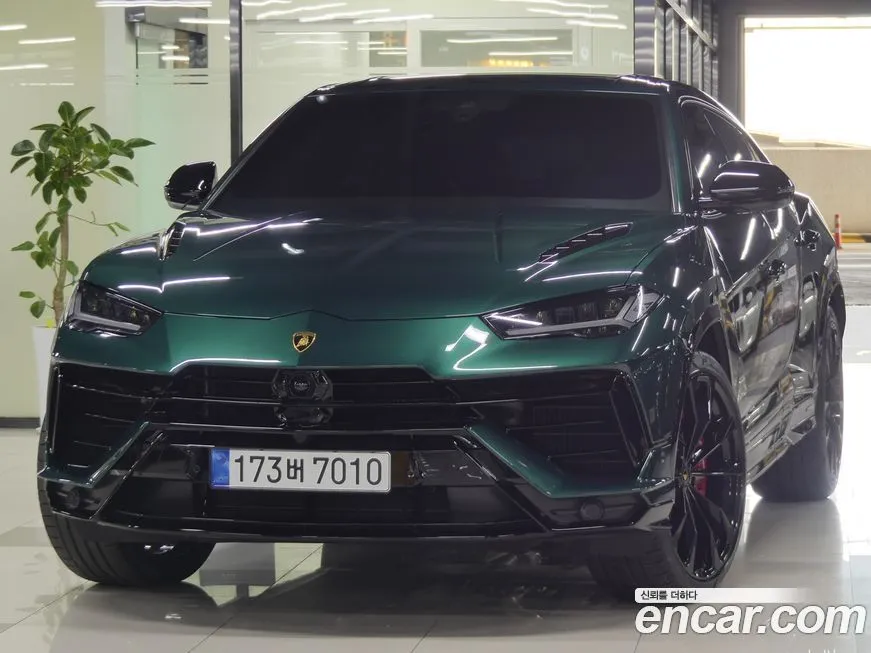 Lamborghini Urus — фото 1