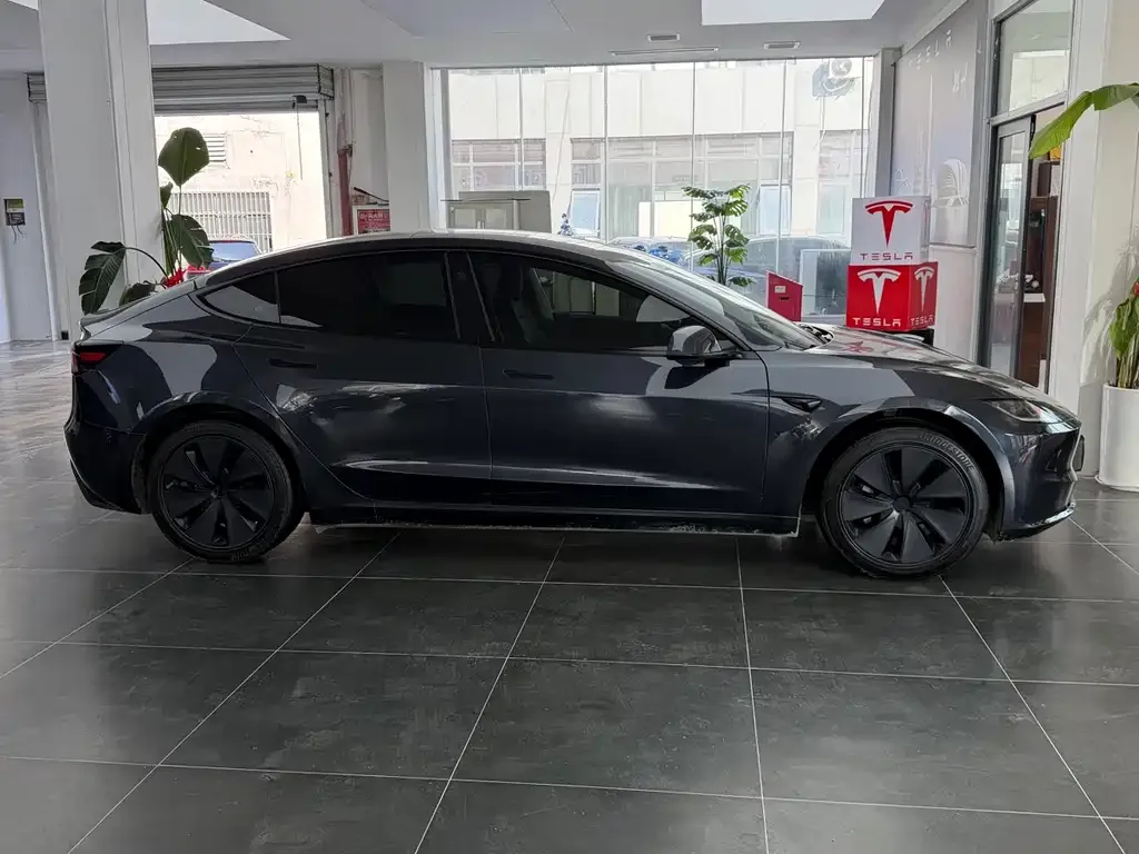 Tesla Model 3 — фото 3
