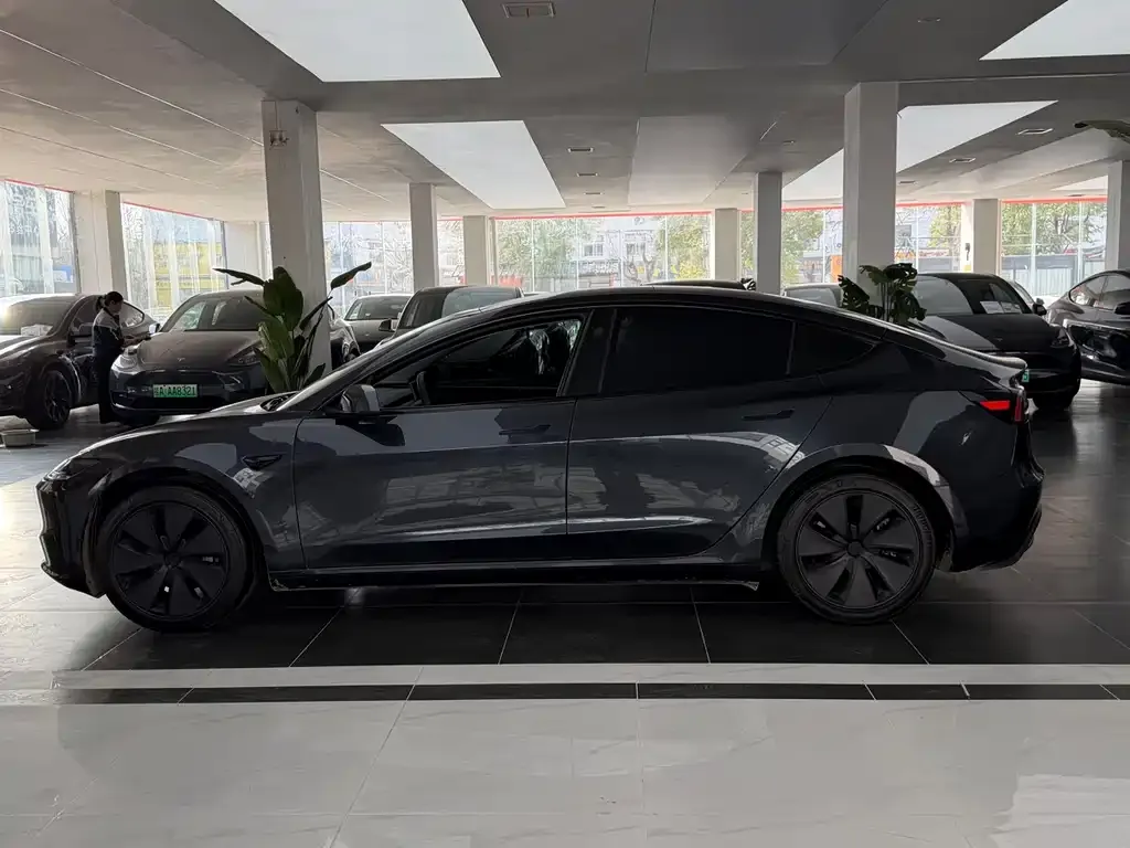 Tesla Model 3 — фото 5