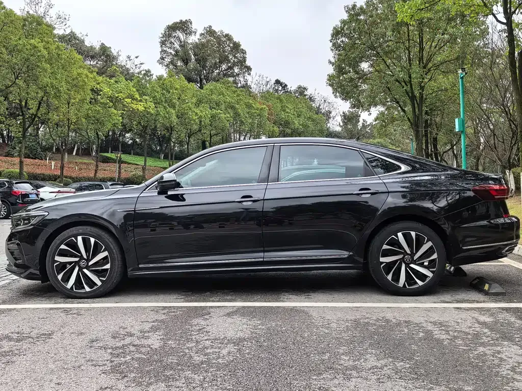 Volkswagen Passat 2022 из CN, фото 10