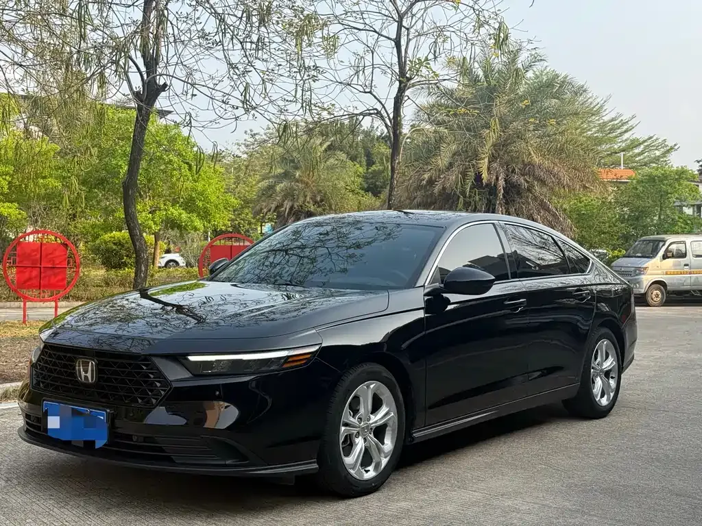 Honda Accord — фото 1