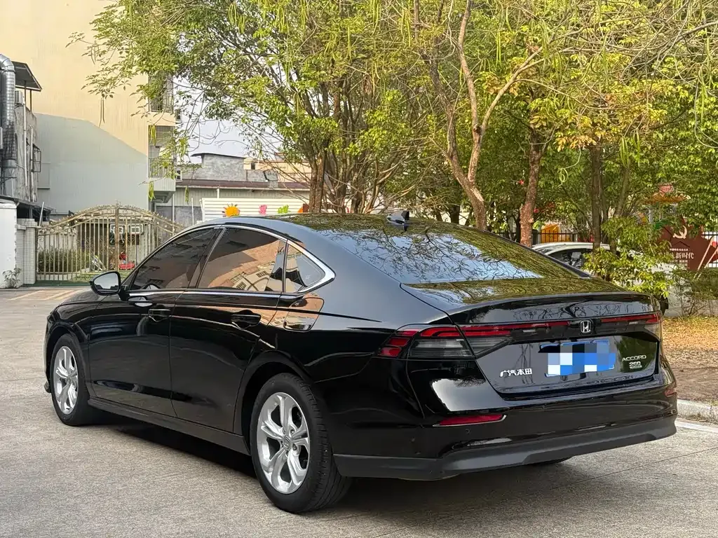 Honda Accord — фото 8