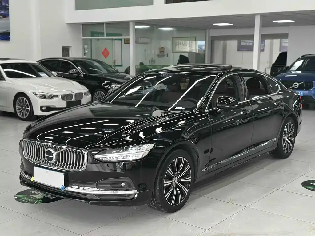 Volvo S90 — фото 1