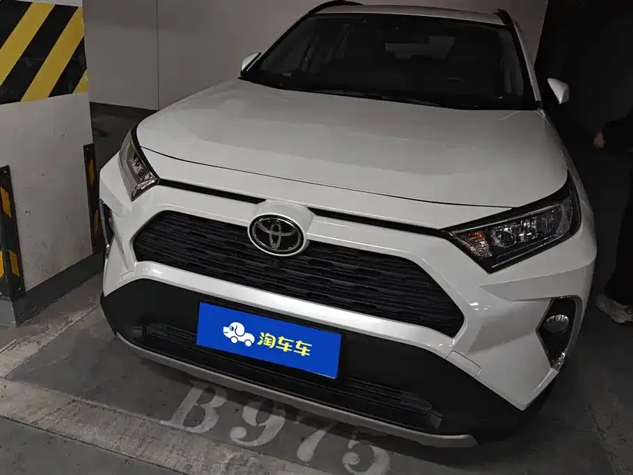 Toyota RAV4 — фото 7