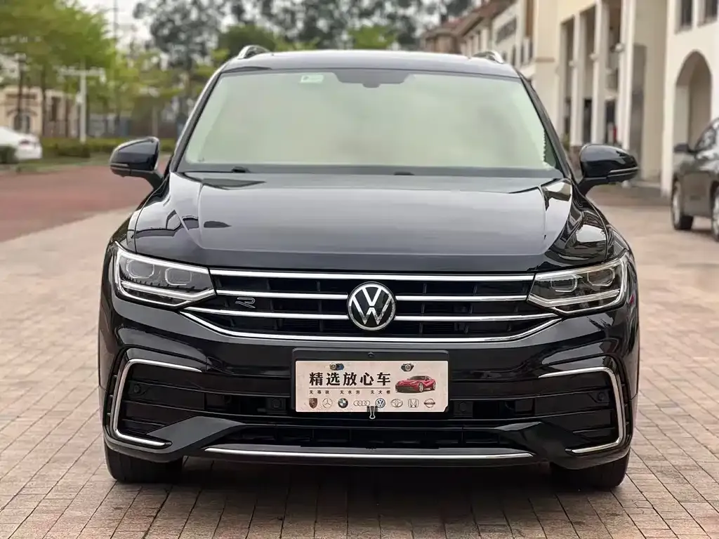 Volkswagen Tiguan L — фото 2