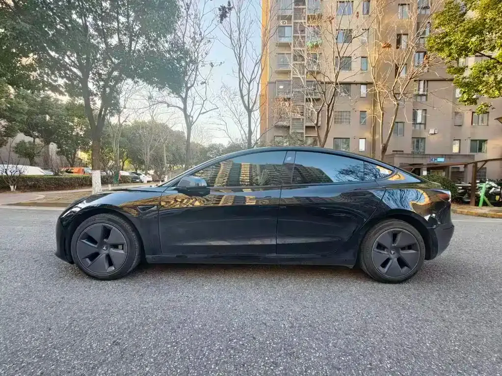Tesla Model 3 — фото 4