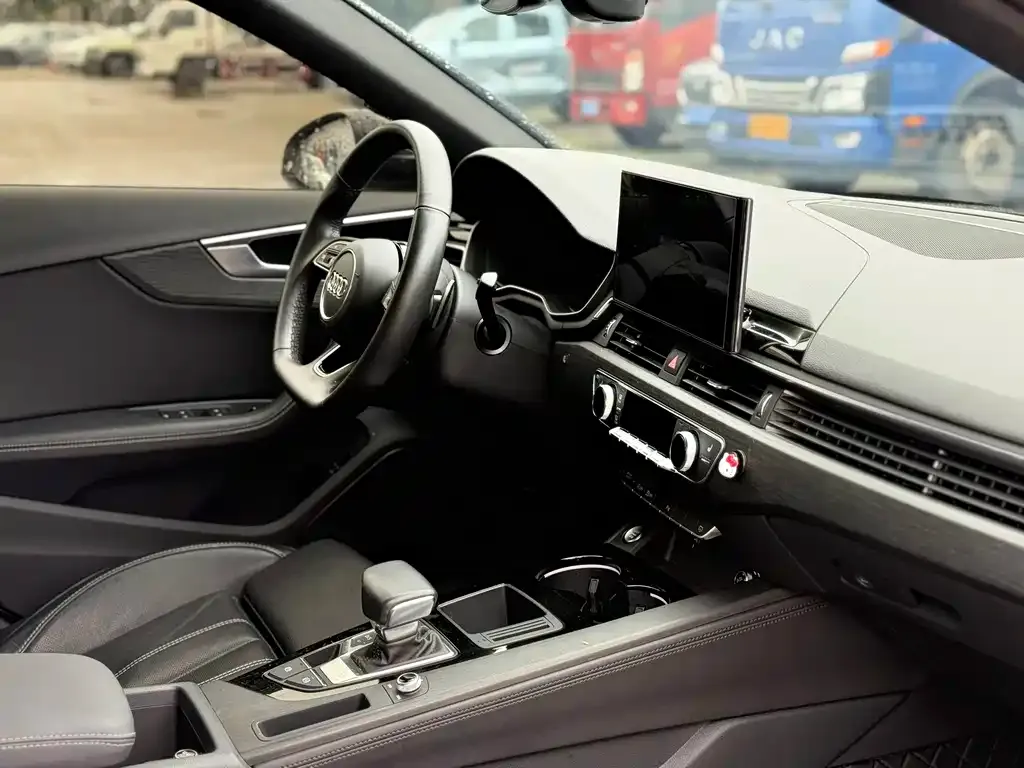 Audi A4L 2023 из CN, фото 7
