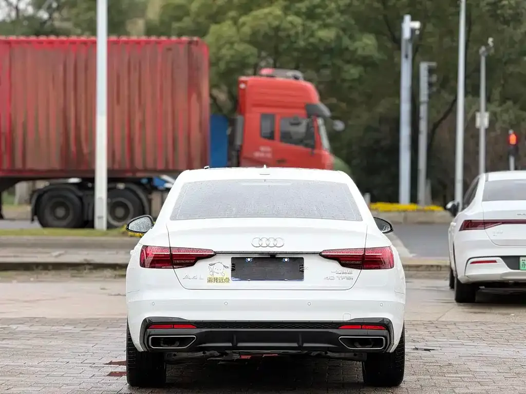 Audi A4L 2023 из CN, фото 6