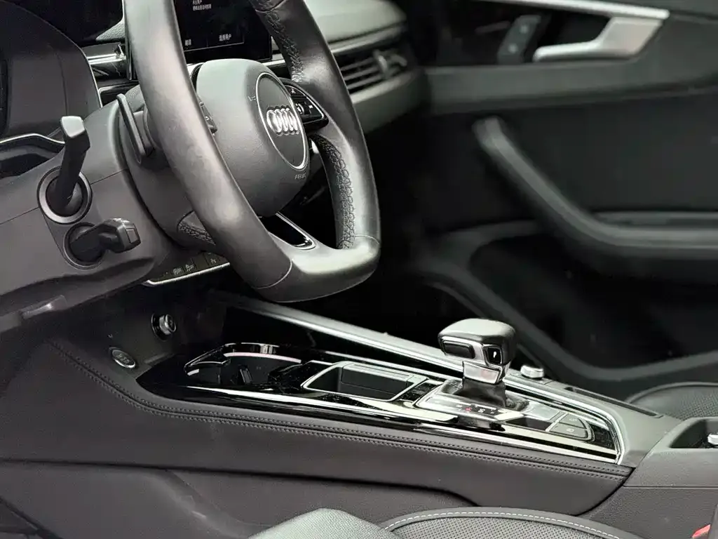 Audi A4L 2023 из CN, фото 5