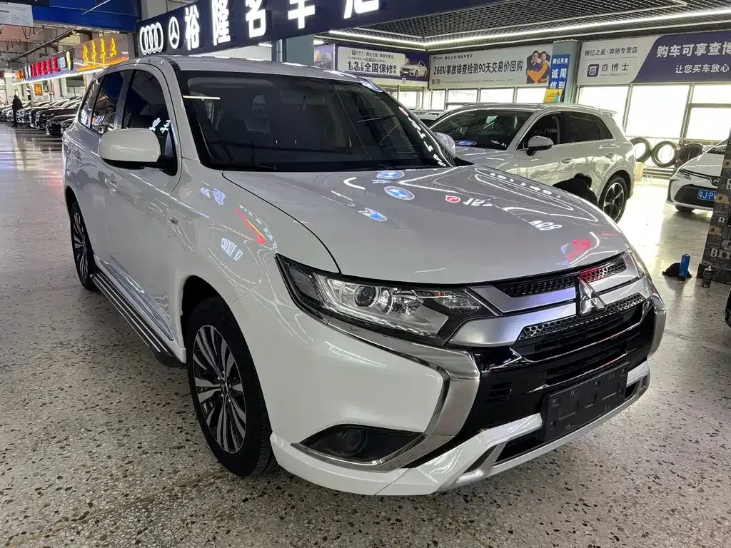 Mitsubishi Outlander — фото 9