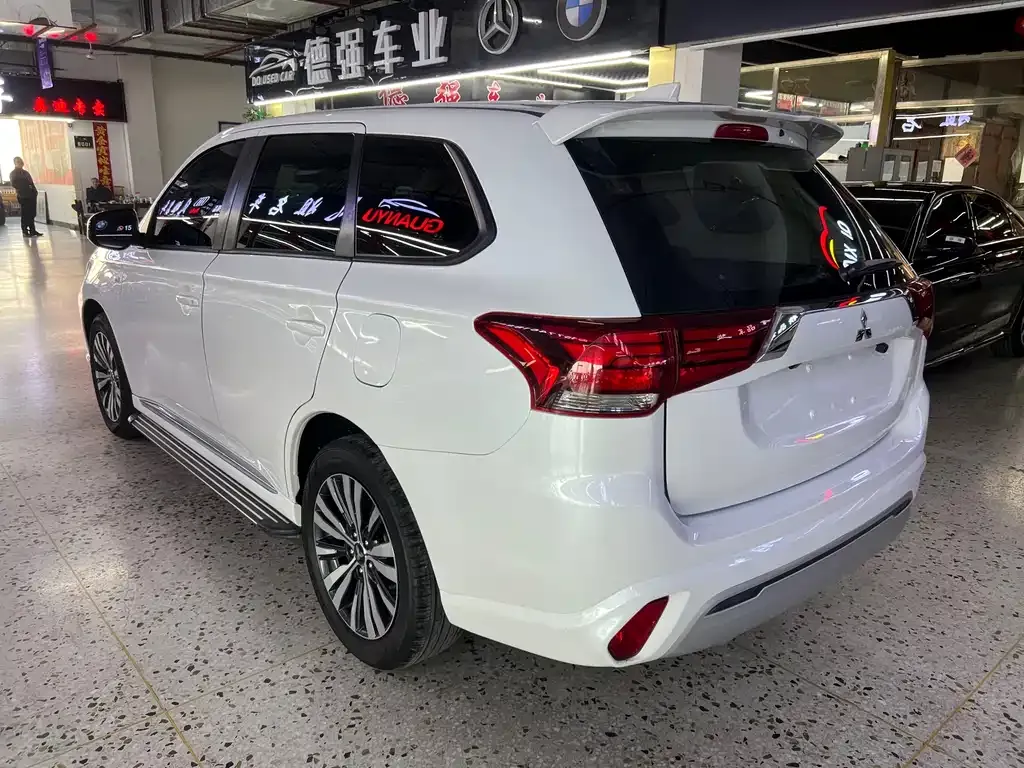 Mitsubishi Outlander — фото 6