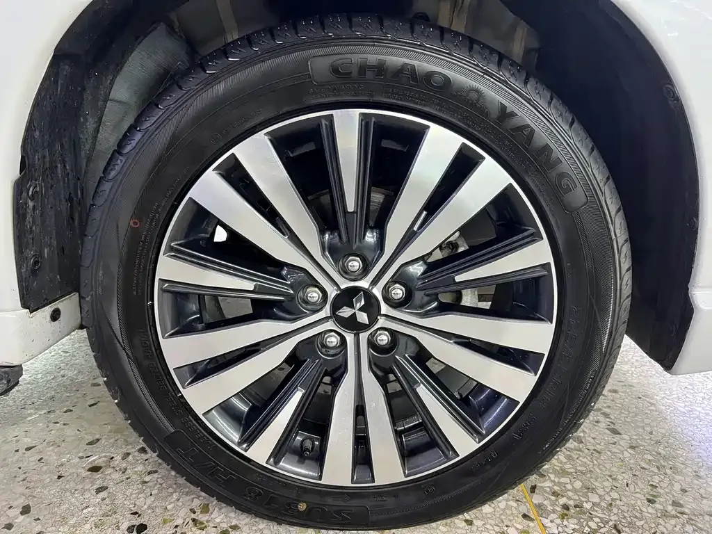 Mitsubishi Outlander — фото 4