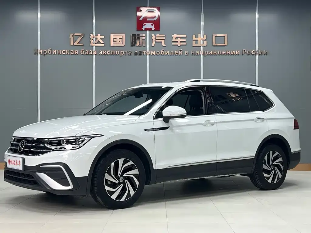Volkswagen Tiguan L — фото 1
