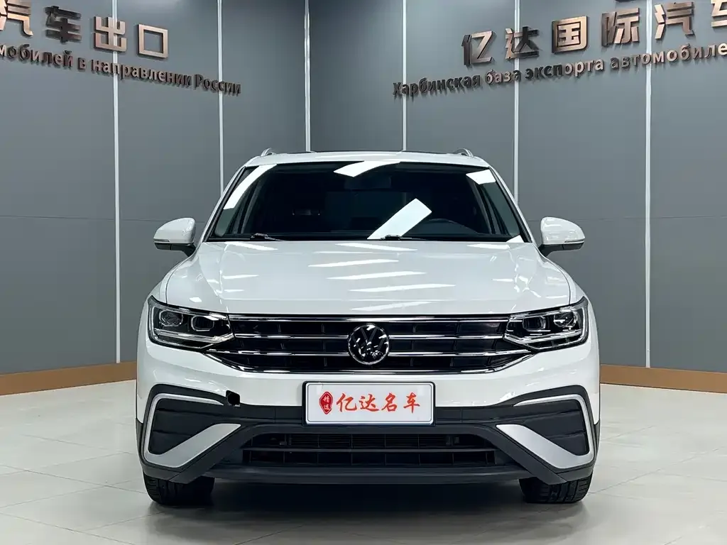 Volkswagen Tiguan L — фото 10