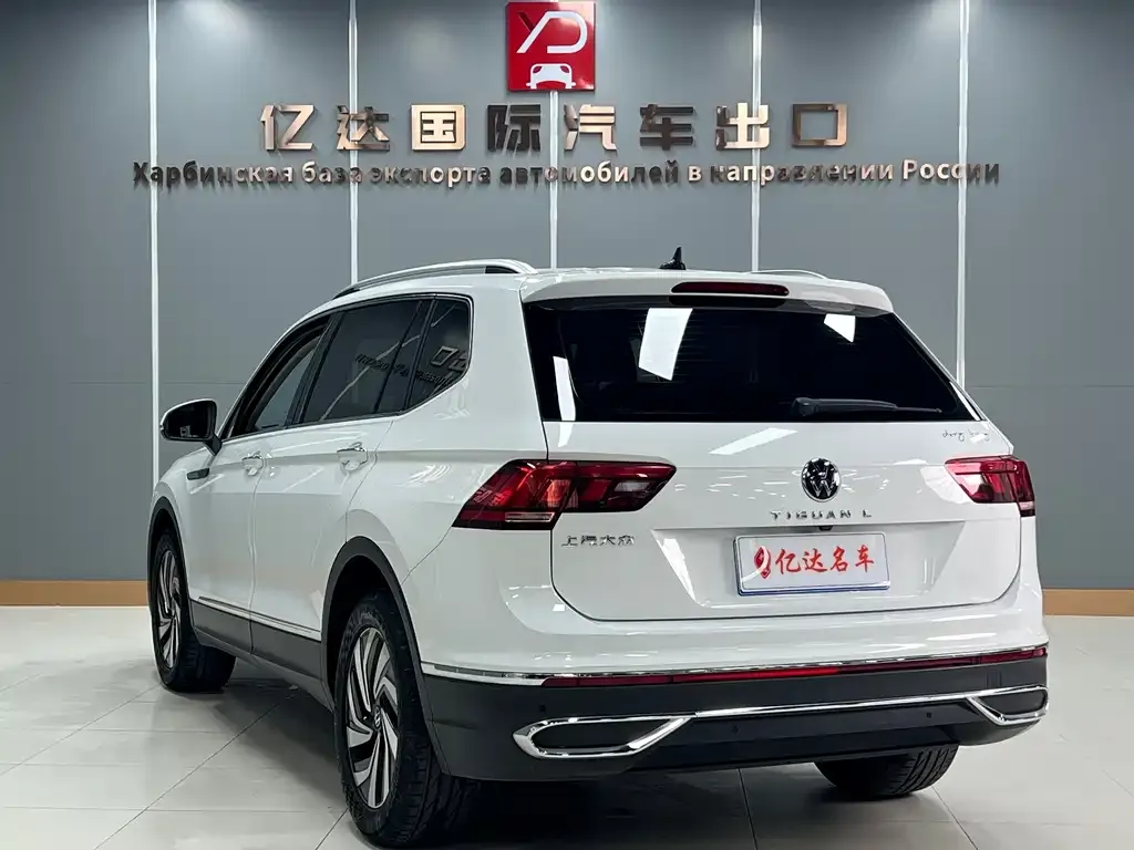 Volkswagen Tiguan L — фото 7