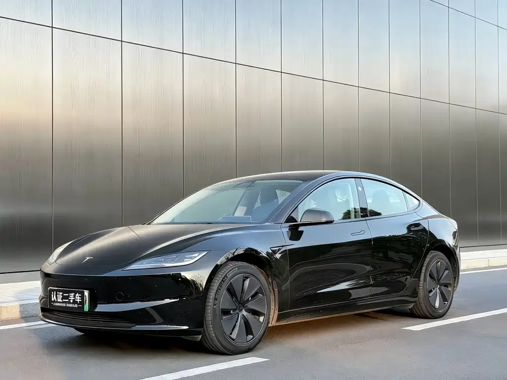 Tesla Model 3 — фото 1