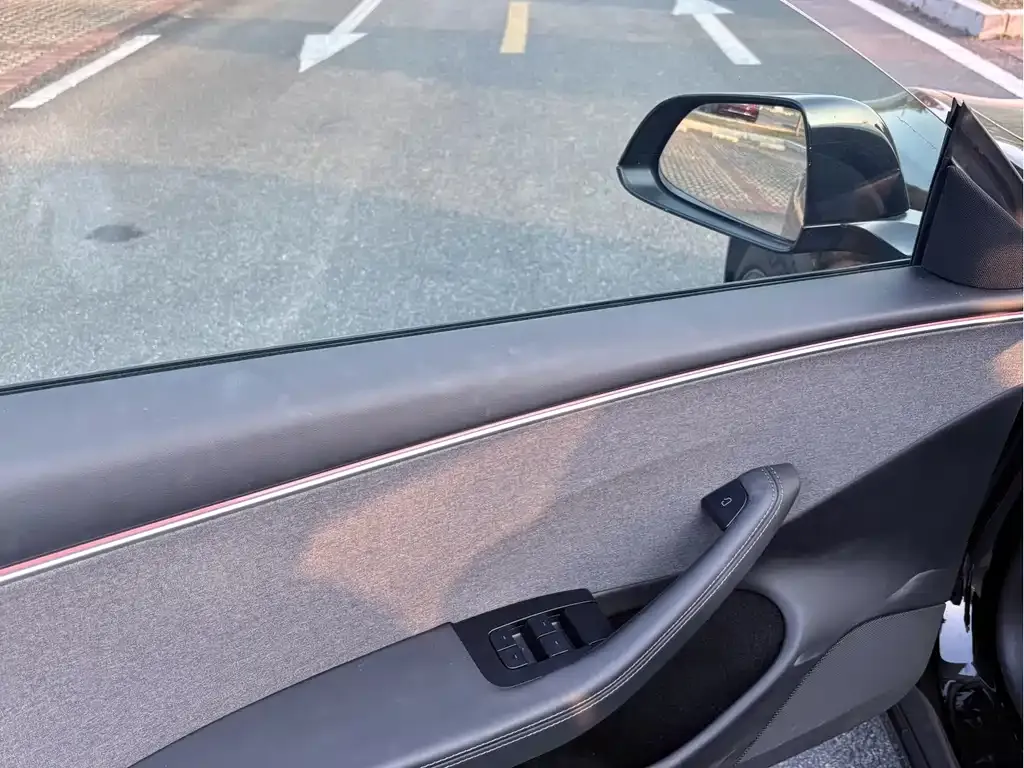 Tesla Model 3 — фото 10