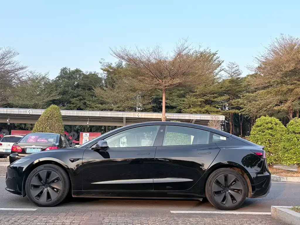 Tesla Model 3 — фото 2
