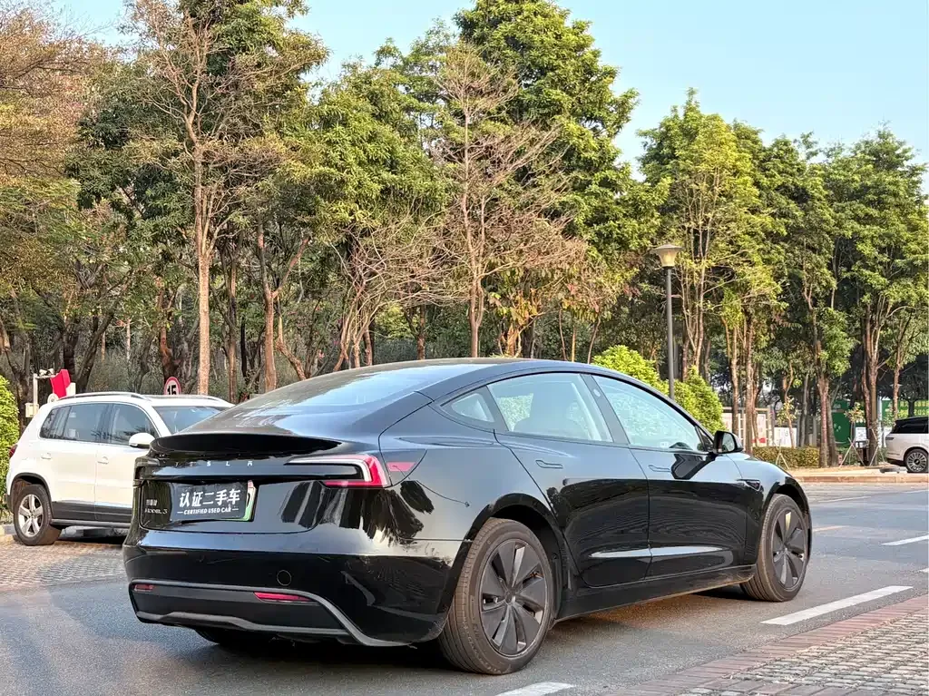 Tesla Model 3 — фото 5