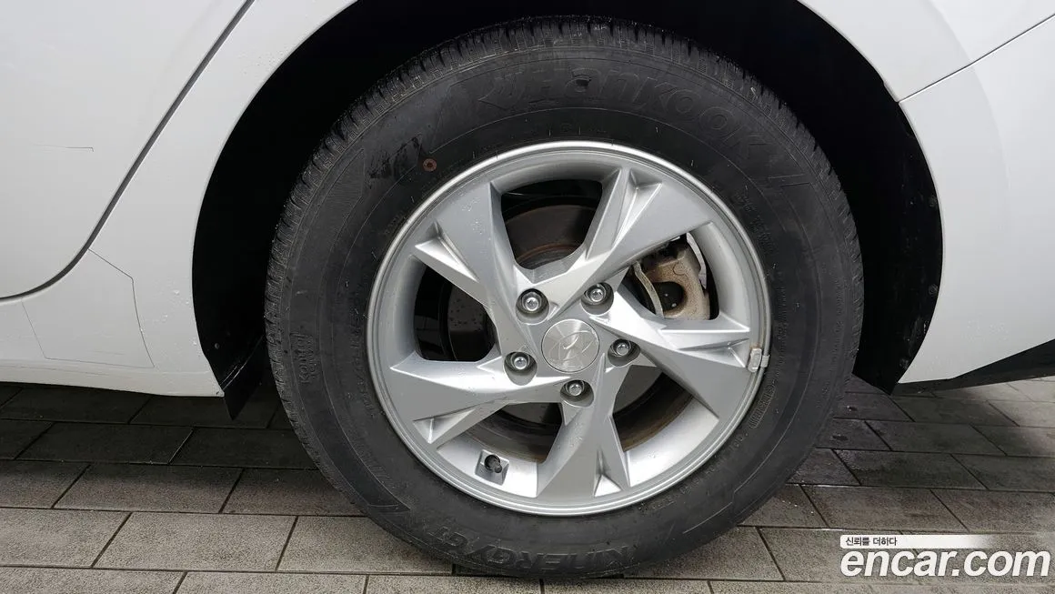Hyundai AVANTE — фото 4