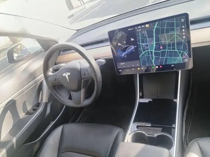 Tesla Model 3 — фото 3