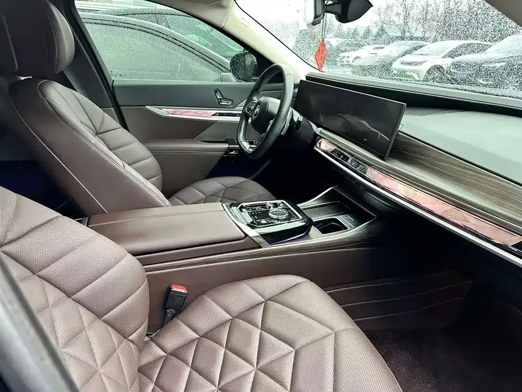 BMW 7 Series — фото 3