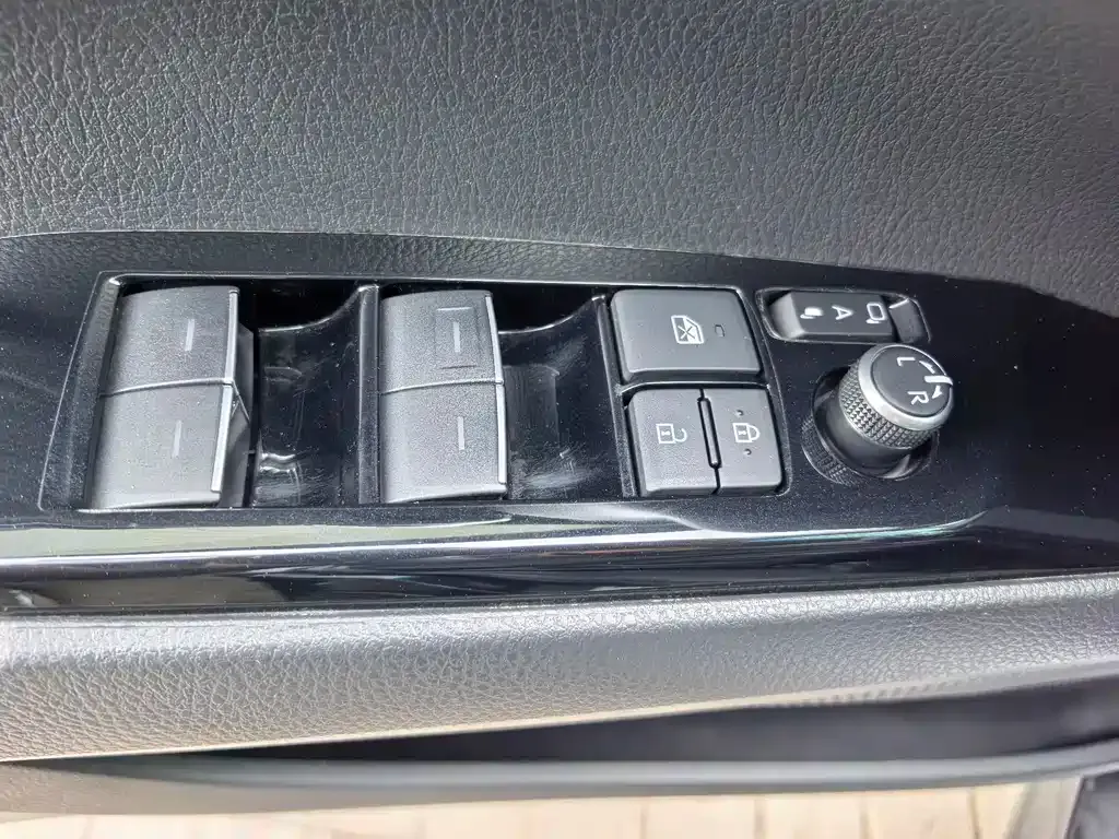 Toyota Camry 2023 из CN, фото 5