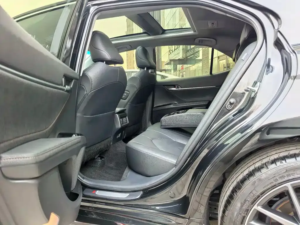 Toyota Camry 2023 из CN, фото 10