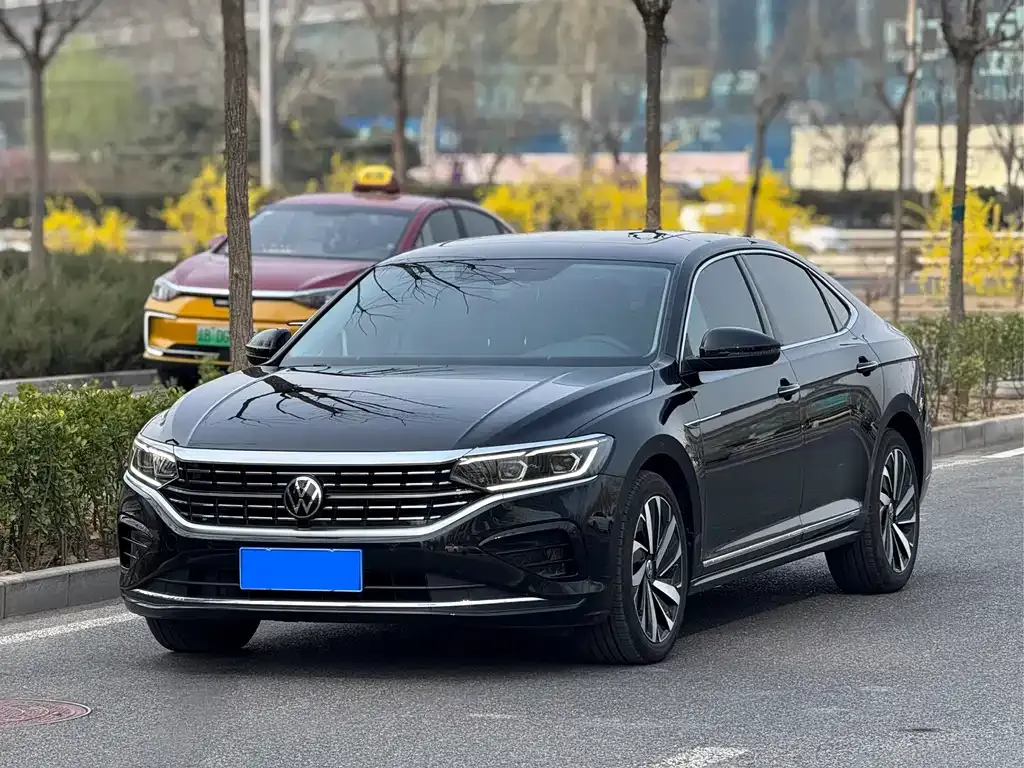 Volkswagen Passat — фото 1