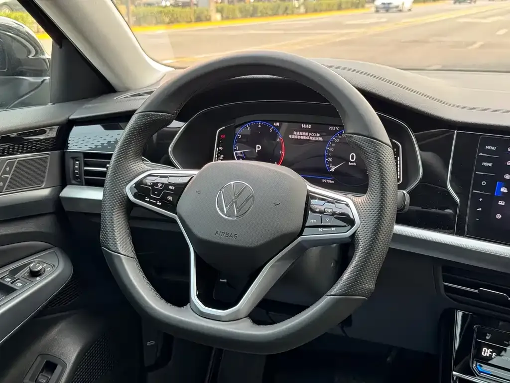 Volkswagen Passat — фото 7