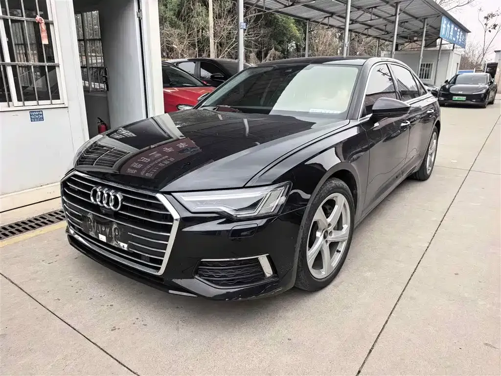 Audi A6L — фото 1