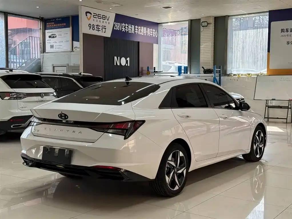 Hyundai Elantra — фото 5
