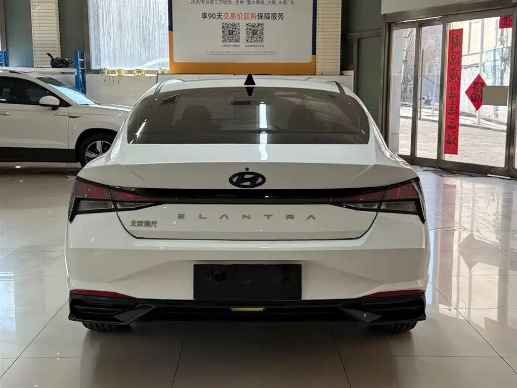 Hyundai Elantra — фото 3