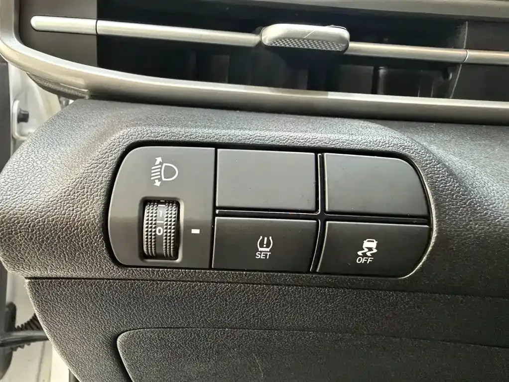Hyundai Elantra — фото 10