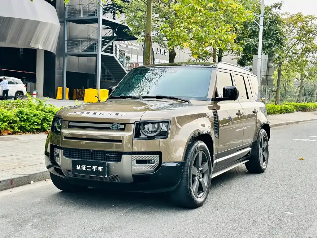 Land Rover Defender — фото 1
