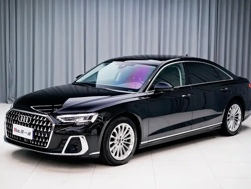 Audi A8 — фото 1