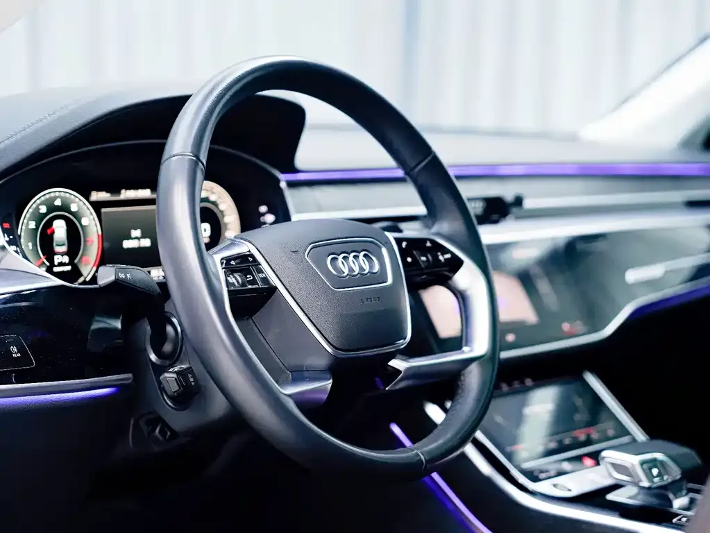 Audi A8 — фото 5