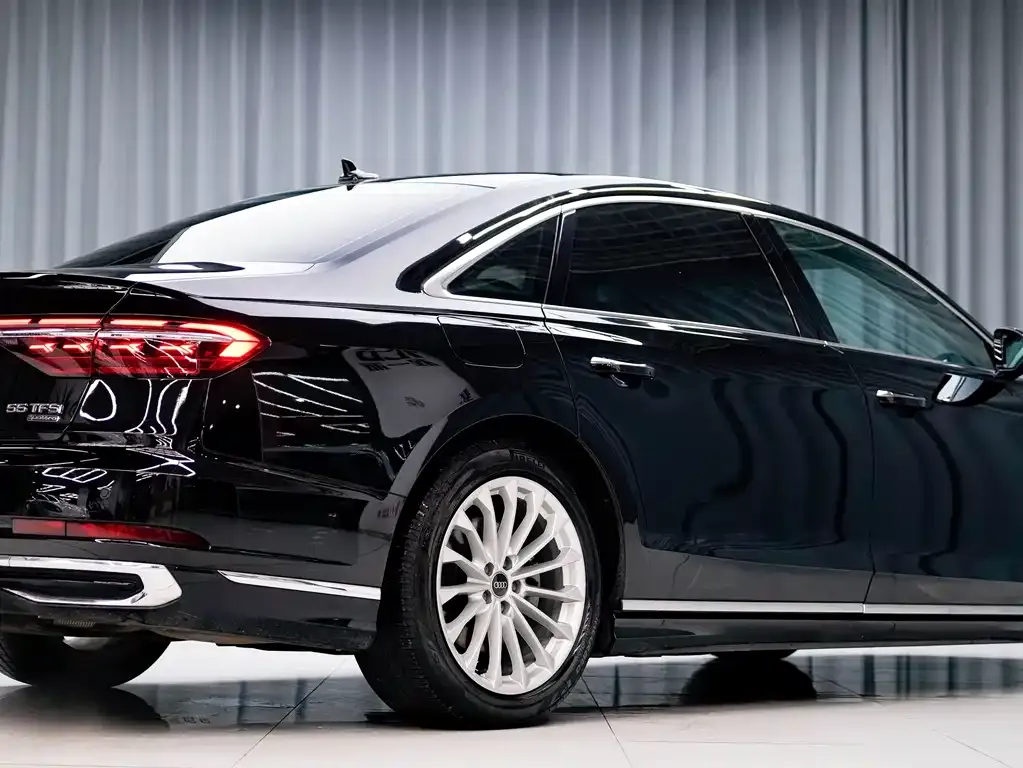 Audi A8 — фото 9