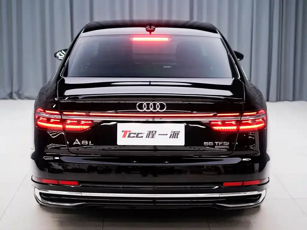 Audi A8 — фото 2