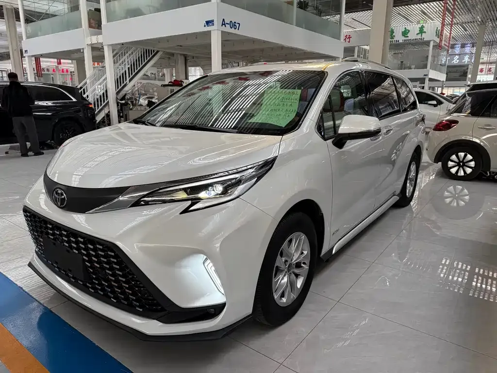 Toyota Granvia 2024 из CN, фото 4