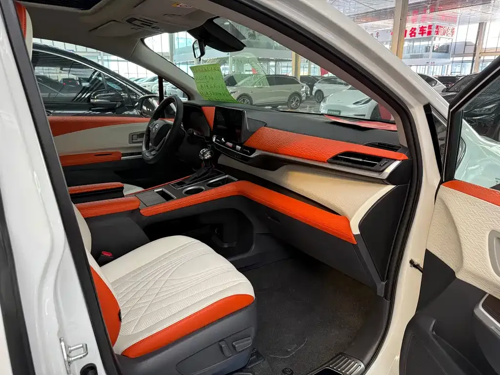 Toyota Granvia 2024 из CN, фото 8