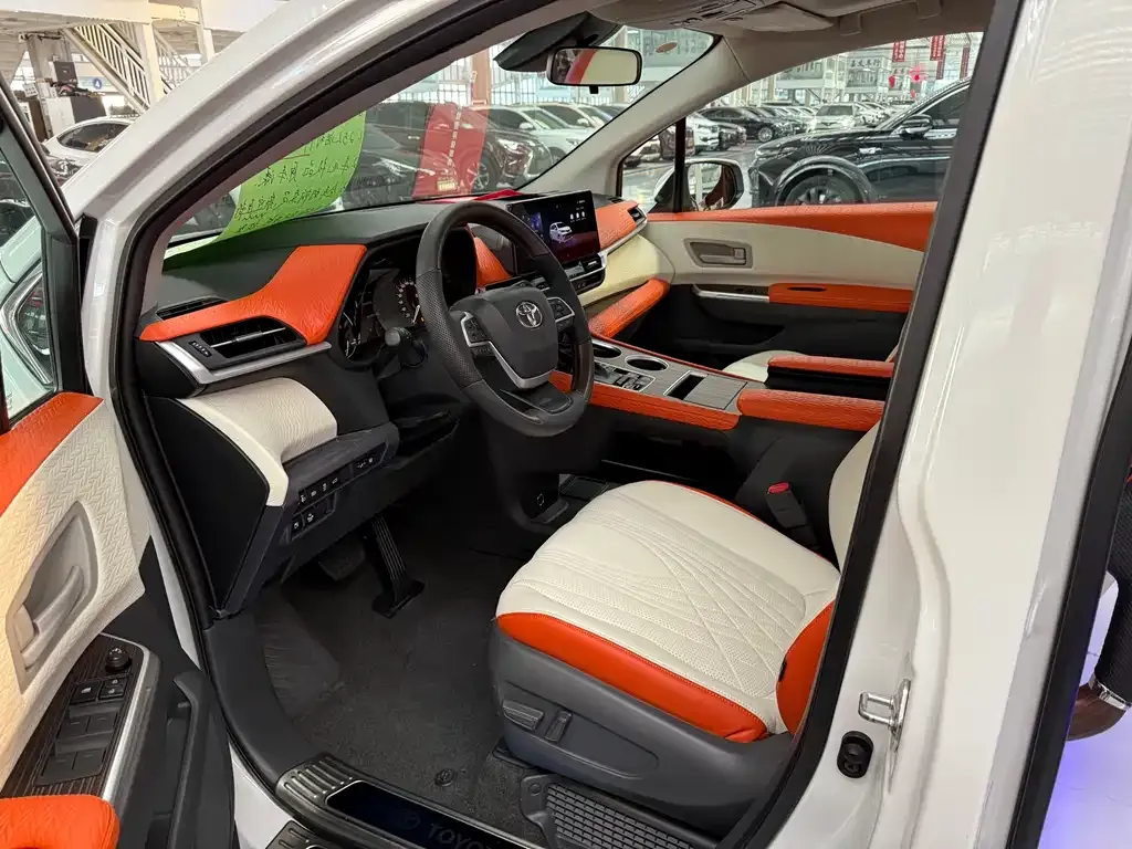 Toyota Granvia 2024 из CN, фото 3