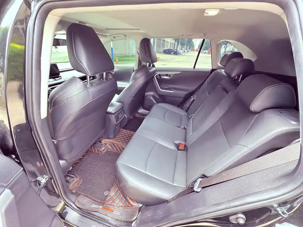 Toyota Wildlander 2023 из CN, фото 3