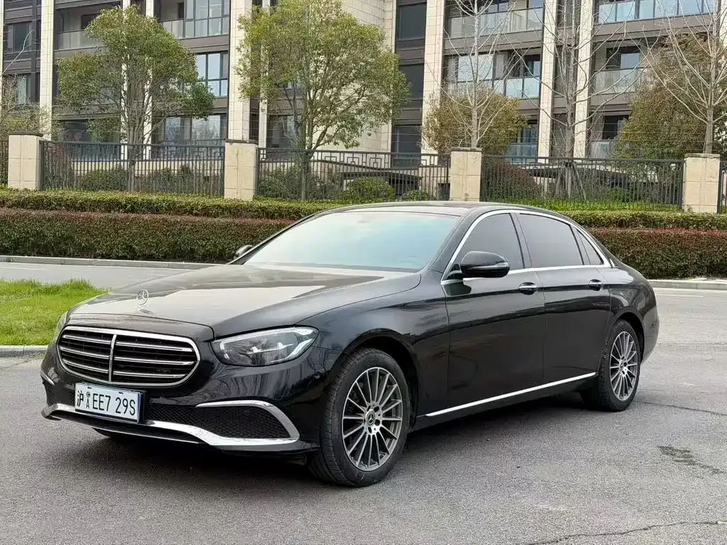 Mercedes-Benz E-Class — фото 1