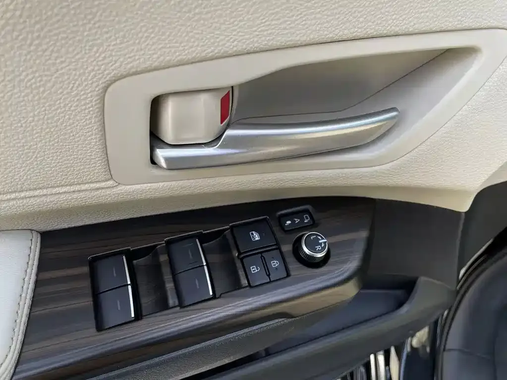 Toyota Sienna 2025 из CN, фото 7