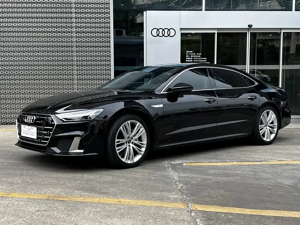 Audi A7L — фото 1