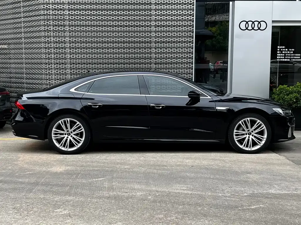 Audi A7L — фото 9