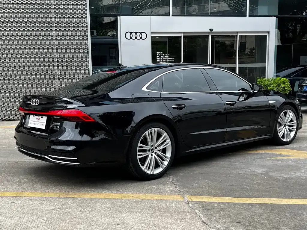 Audi A7L — фото 7