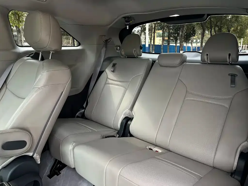 Toyota Sienna — фото 3