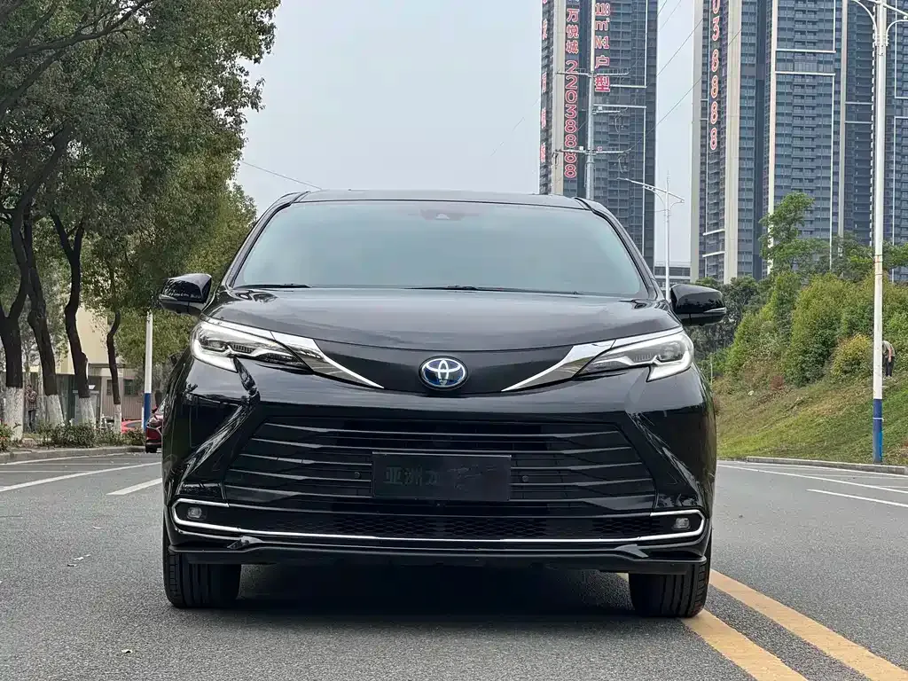 Toyota Sienna — фото 8